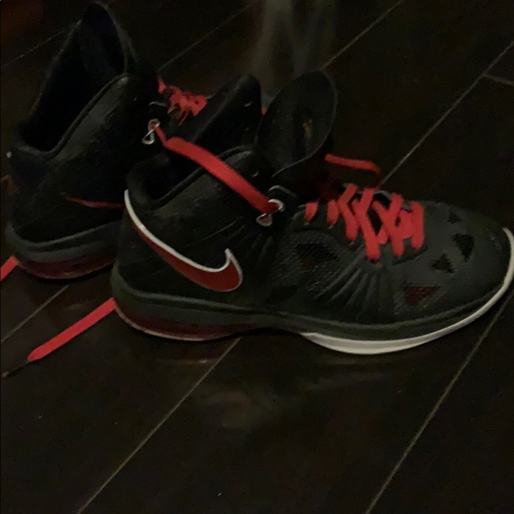 Nike air max zoom black on red